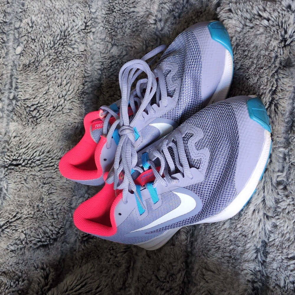 Nike Women's Gray and Pink Athletic Shoes - Picture 2 of 7